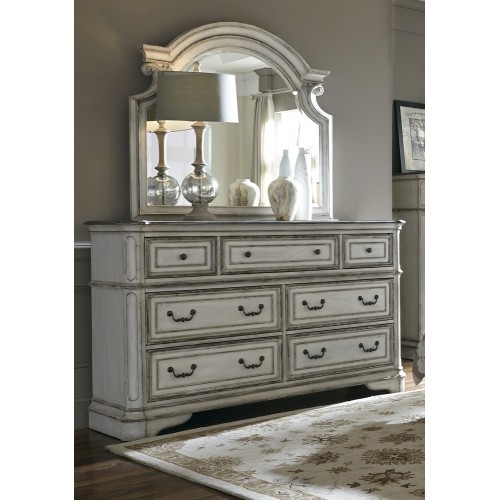 Magnolia Manor 7 Drawer Dresser & Mirror